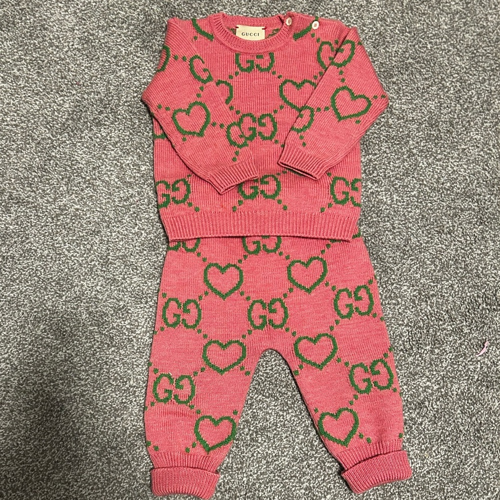 Gucci sweater logo and pants